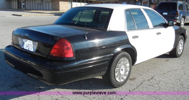 image for item A3422 2005 Ford Crown Victoria Police Interceptor