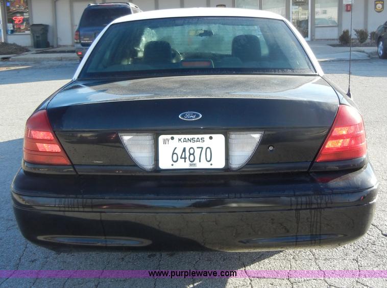 image for item A3422 2005 Ford Crown Victoria Police Interceptor