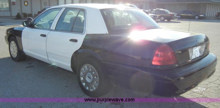 image for item A3422 2005 Ford Crown Victoria Police Interceptor