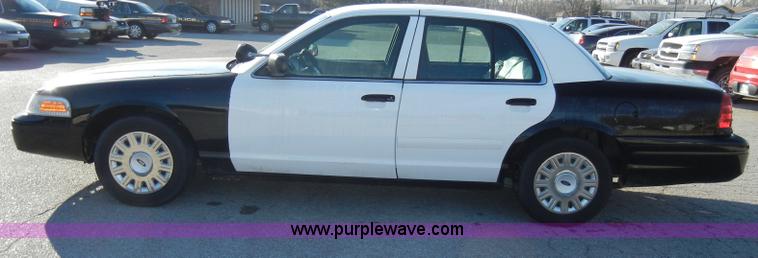 image for item A3422 2005 Ford Crown Victoria Police Interceptor