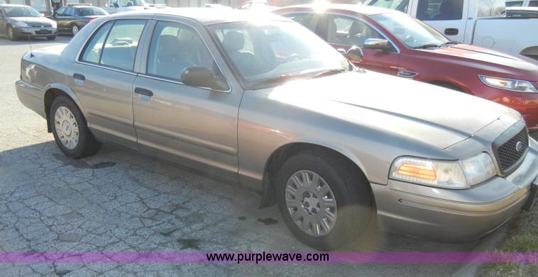 image for item A3423 2005 Ford Crown Victoria Police Interceptor