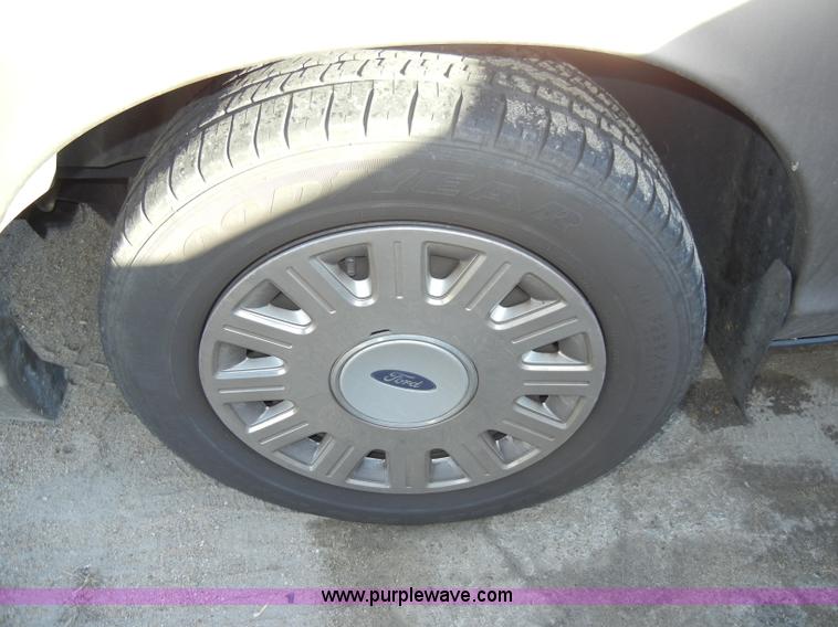 image for item A3423 2005 Ford Crown Victoria Police Interceptor