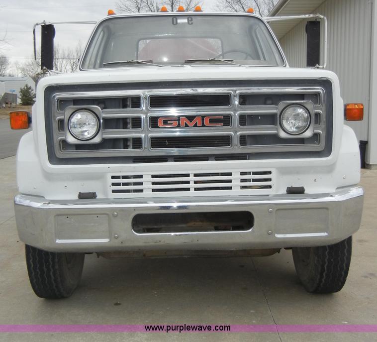 image for item A3465 1977 GMC Sierra 6500 water tanker