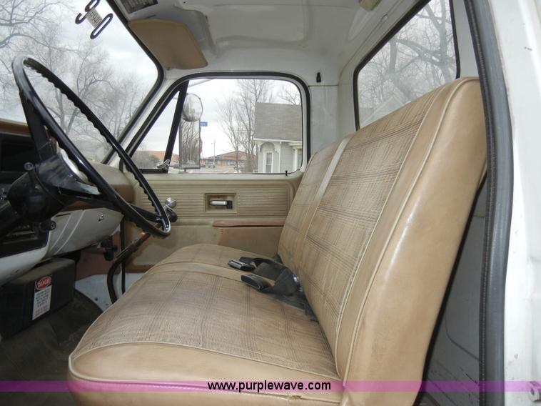 image for item A3465 1977 GMC Sierra 6500 water tanker