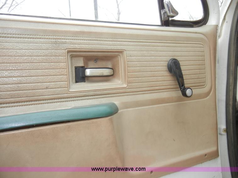 image for item A3465 1977 GMC Sierra 6500 water tanker