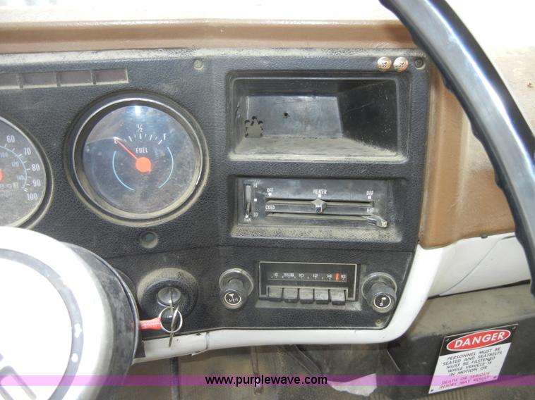 image for item A3465 1977 GMC Sierra 6500 water tanker