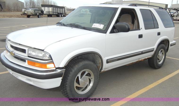 image for item A3470 1999 Chevrolet Blazer LS SUV