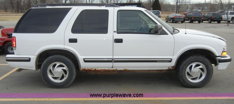image for item A3470 1999 Chevrolet Blazer LS SUV