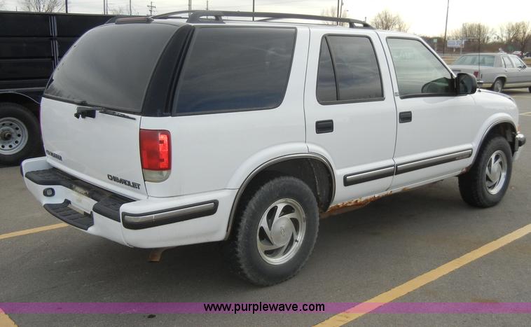 image for item A3470 1999 Chevrolet Blazer LS SUV