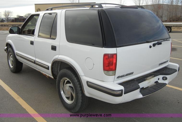 image for item A3470 1999 Chevrolet Blazer LS SUV