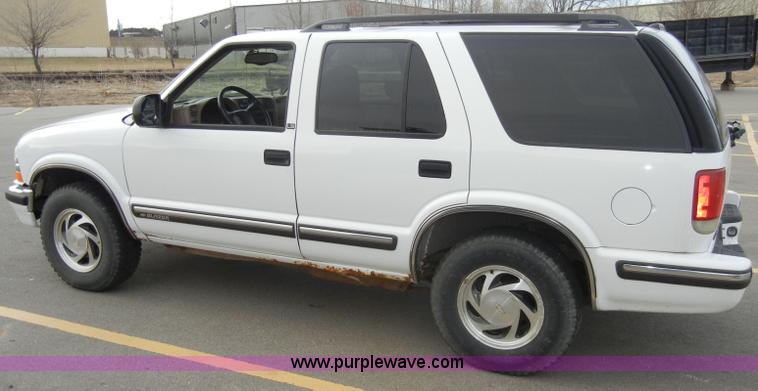 image for item A3470 1999 Chevrolet Blazer LS SUV