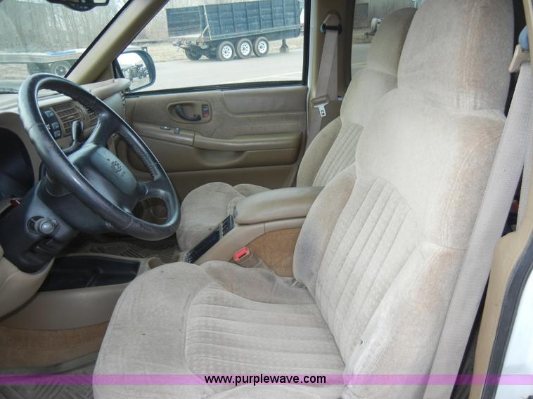 image for item A3470 1999 Chevrolet Blazer LS SUV