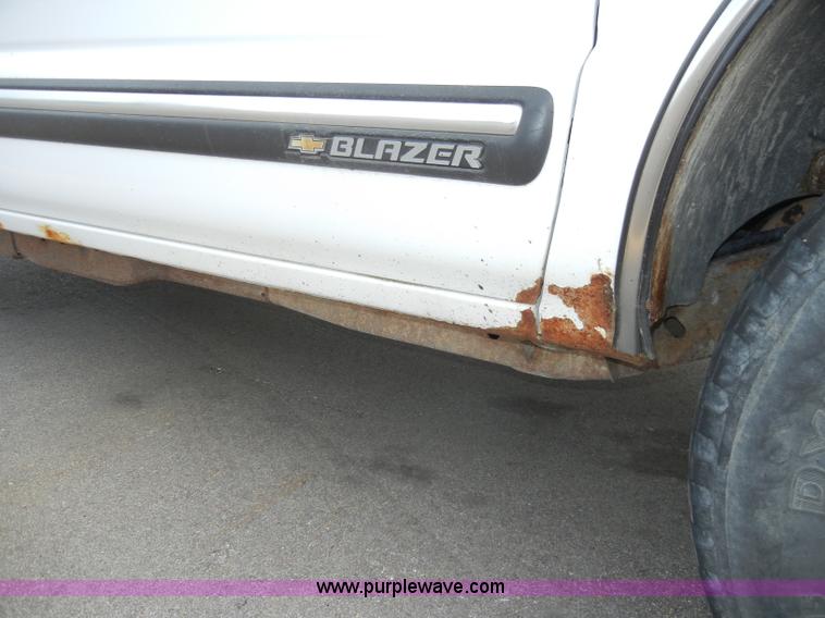 image for item A3470 1999 Chevrolet Blazer LS SUV