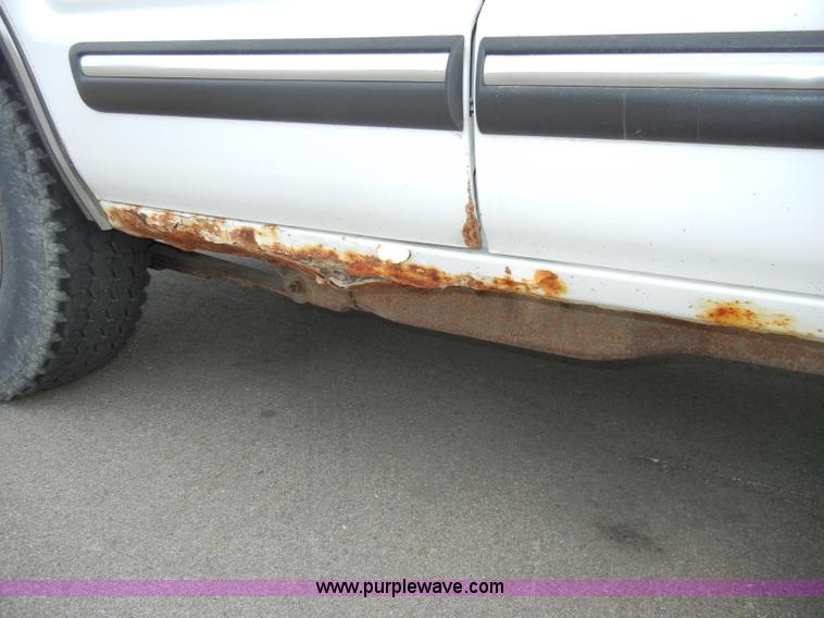 image for item A3470 1999 Chevrolet Blazer LS SUV