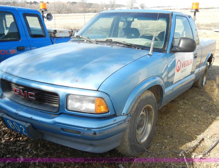 image for item A3488 1996 GMC Sonoma extended cab pickup truck