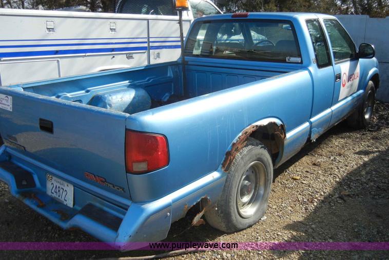 image for item A3488 1996 GMC Sonoma extended cab pickup truck