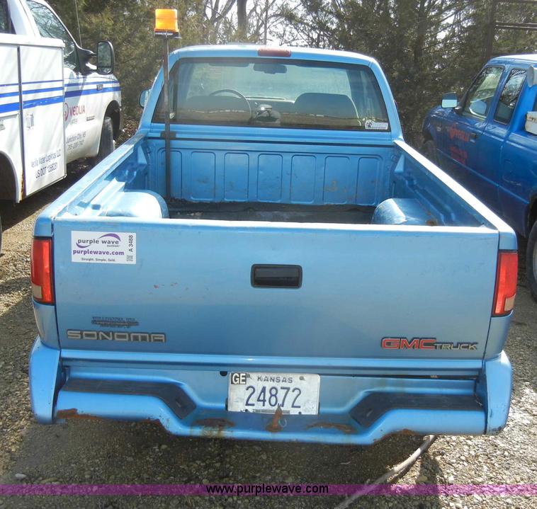 image for item A3488 1996 GMC Sonoma extended cab pickup truck