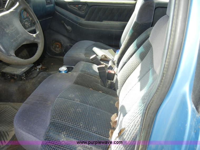 image for item A3488 1996 GMC Sonoma extended cab pickup truck
