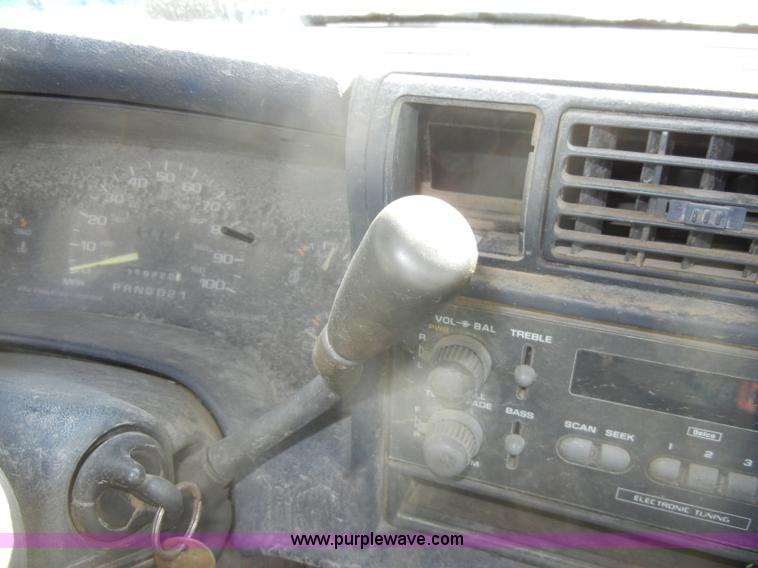 image for item A3488 1996 GMC Sonoma extended cab pickup truck