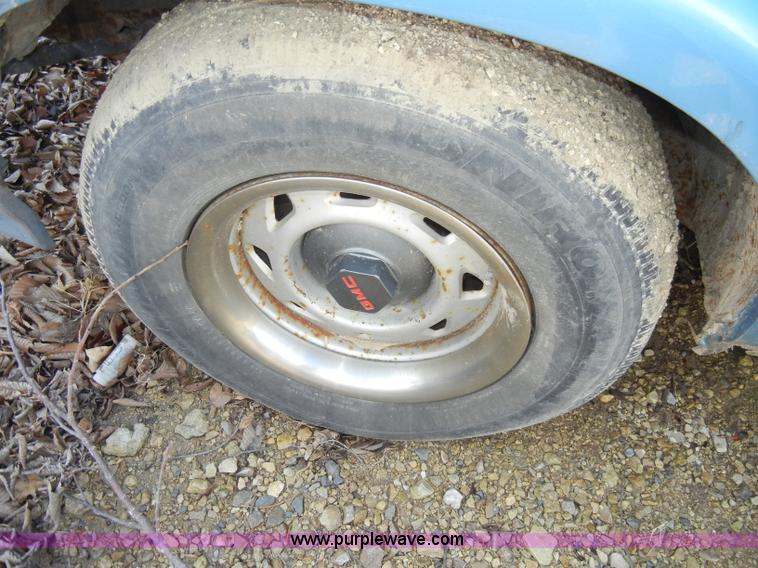 image for item A3488 1996 GMC Sonoma extended cab pickup truck
