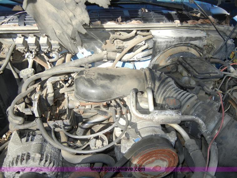 image for item A3488 1996 GMC Sonoma extended cab pickup truck