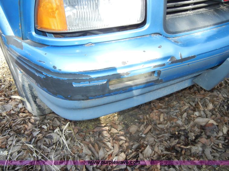 image for item A3488 1996 GMC Sonoma extended cab pickup truck