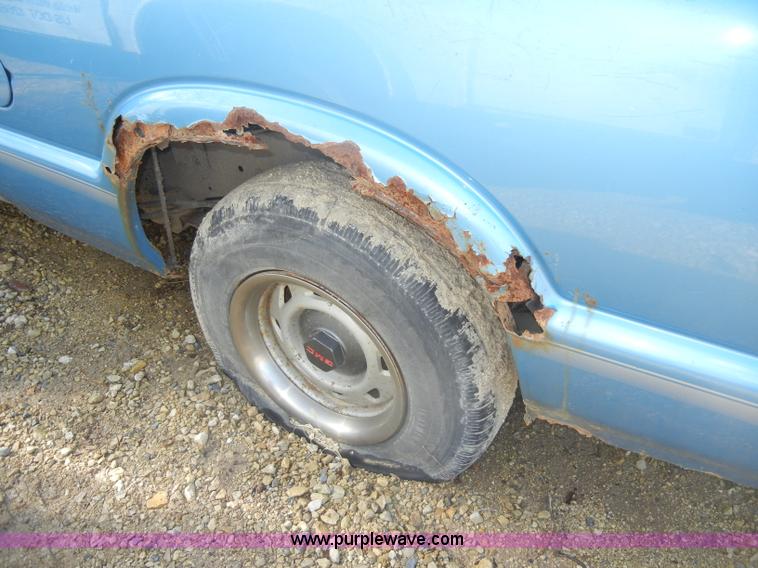 image for item A3488 1996 GMC Sonoma extended cab pickup truck