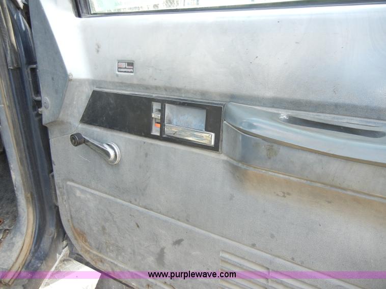 image for item A3491 1993 GMC Sierra C3500HD SL utility truck