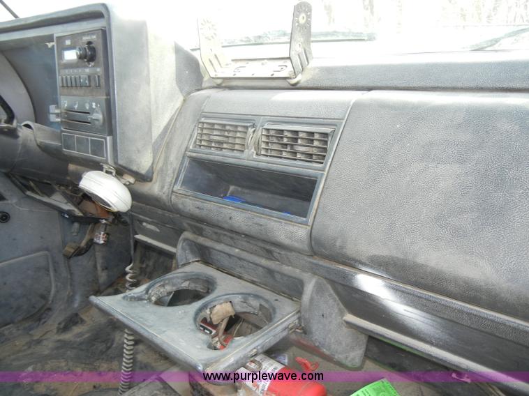 image for item A3491 1993 GMC Sierra C3500HD SL utility truck