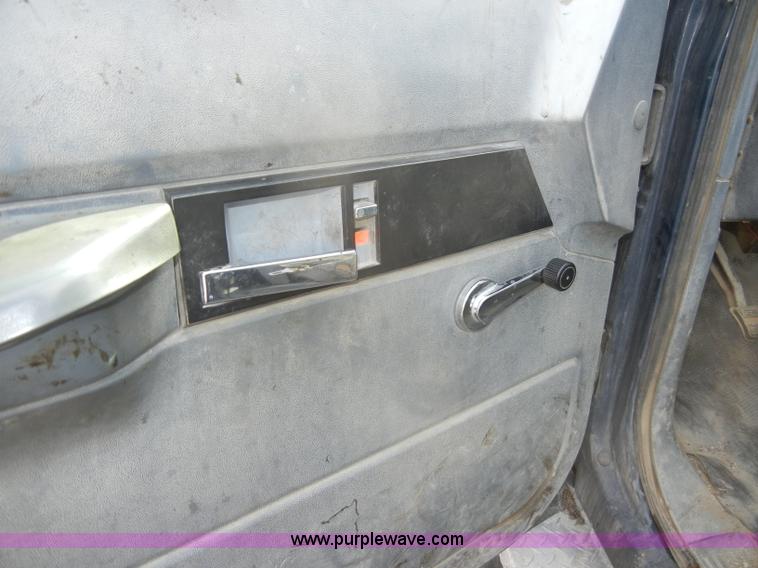 image for item A3491 1993 GMC Sierra C3500HD SL utility truck