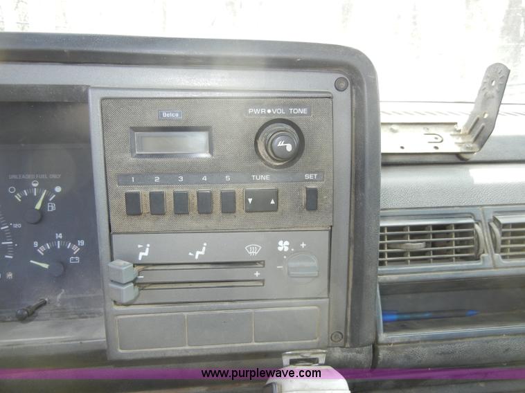 image for item A3491 1993 GMC Sierra C3500HD SL utility truck