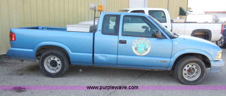 image for item A3496 1997 Chevrolet S10 LS extended cab pickup truck