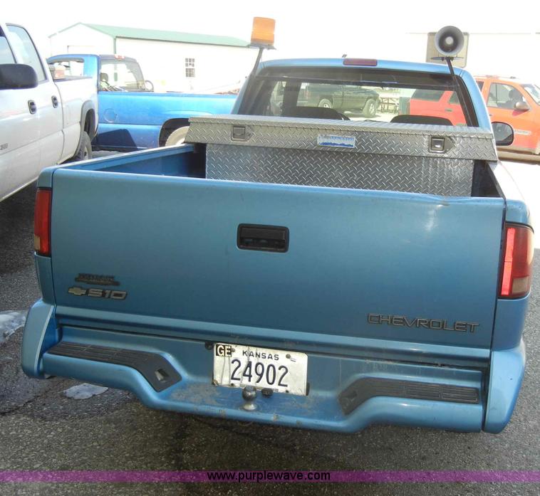 image for item A3496 1997 Chevrolet S10 LS extended cab pickup truck