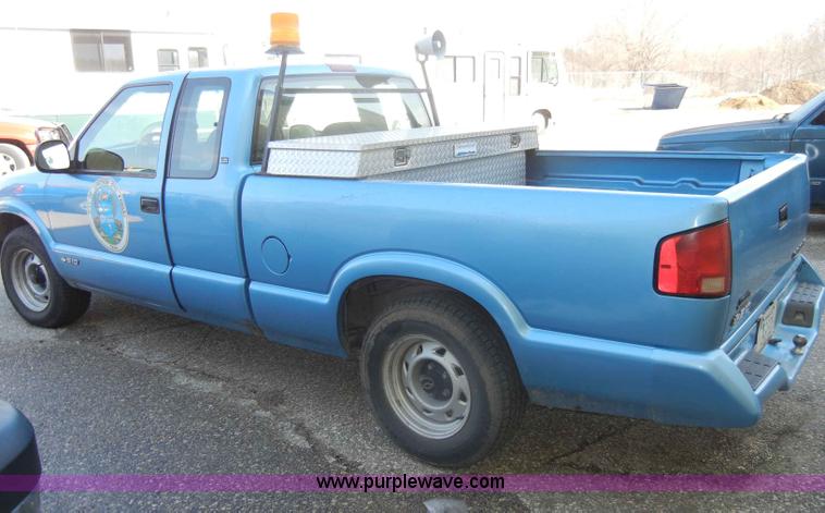 image for item A3496 1997 Chevrolet S10 LS extended cab pickup truck