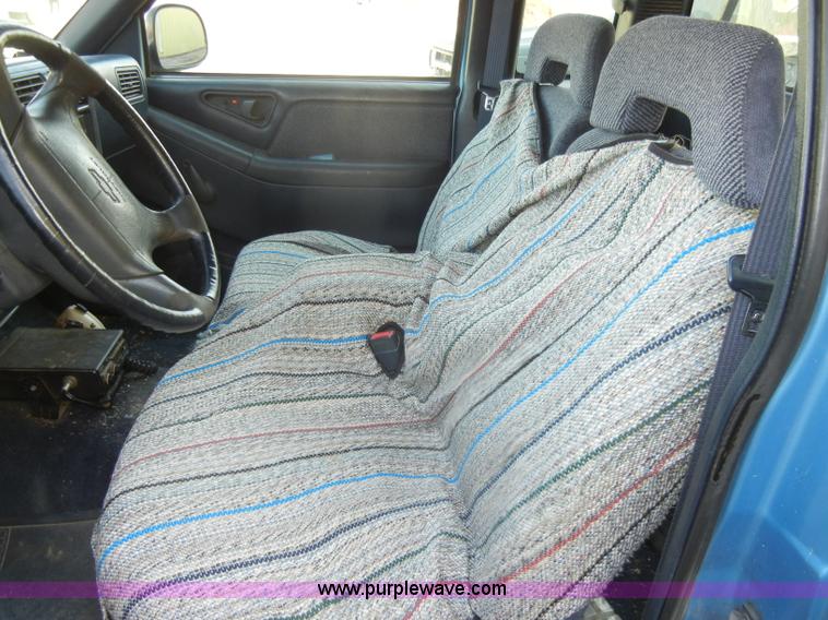 image for item A3496 1997 Chevrolet S10 LS extended cab pickup truck