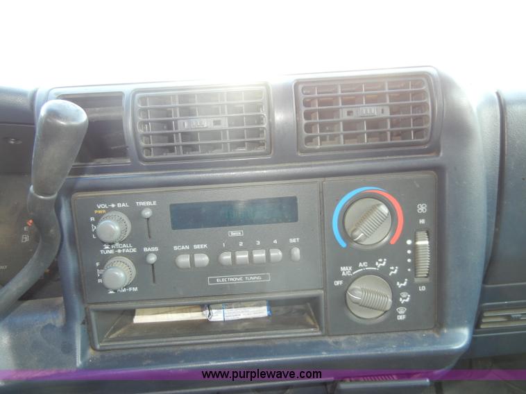 image for item A3496 1997 Chevrolet S10 LS extended cab pickup truck