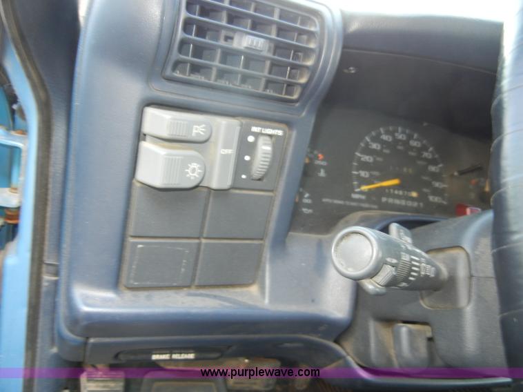 image for item A3496 1997 Chevrolet S10 LS extended cab pickup truck