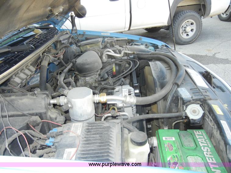 image for item A3496 1997 Chevrolet S10 LS extended cab pickup truck