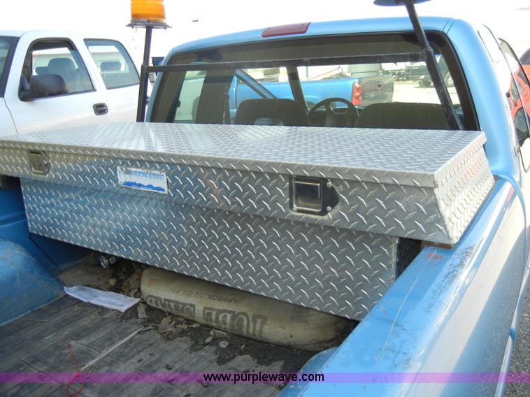 image for item A3496 1997 Chevrolet S10 LS extended cab pickup truck