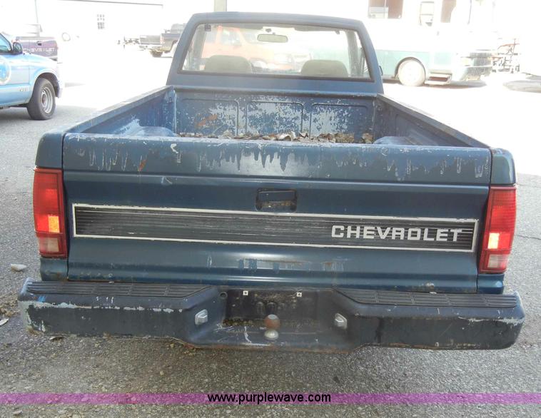 image for item A3498 1992 Chevrolet S10 pickup truck