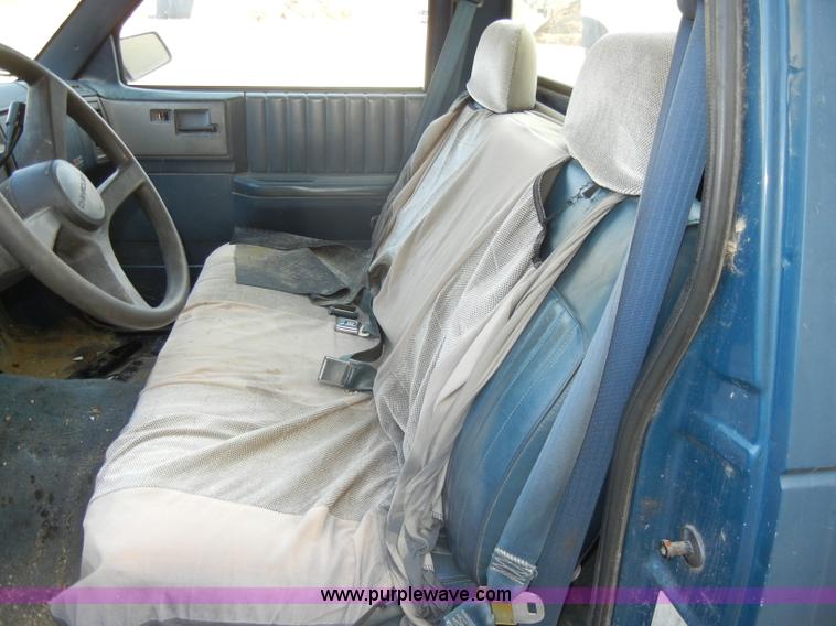 image for item A3498 1992 Chevrolet S10 pickup truck