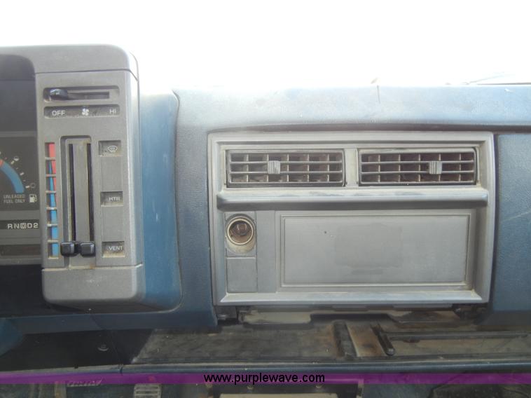 image for item A3498 1992 Chevrolet S10 pickup truck