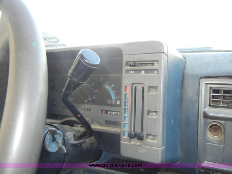 image for item A3498 1992 Chevrolet S10 pickup truck