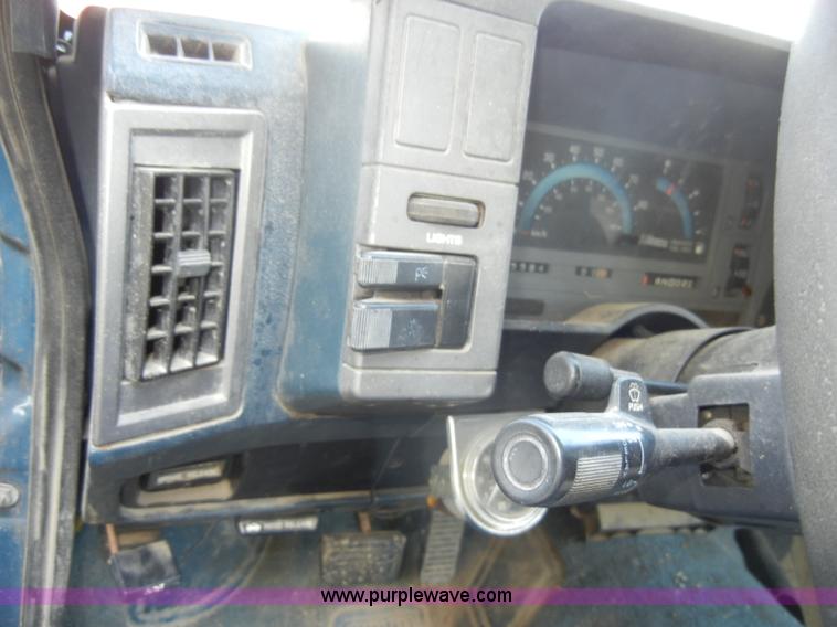 image for item A3498 1992 Chevrolet S10 pickup truck