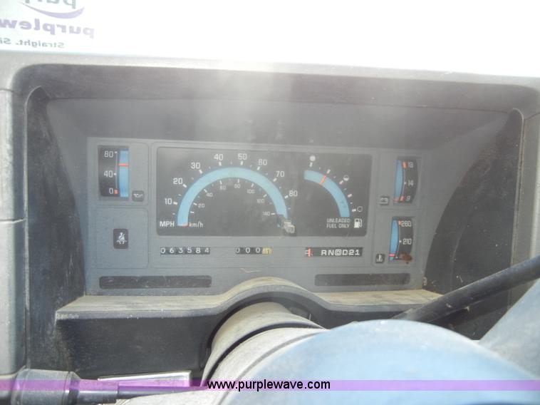 image for item A3498 1992 Chevrolet S10 pickup truck