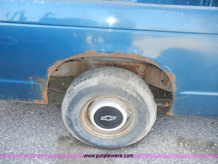 image for item A3498 1992 Chevrolet S10 pickup truck