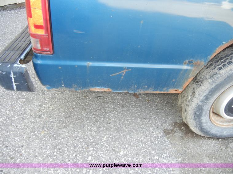 image for item A3498 1992 Chevrolet S10 pickup truck