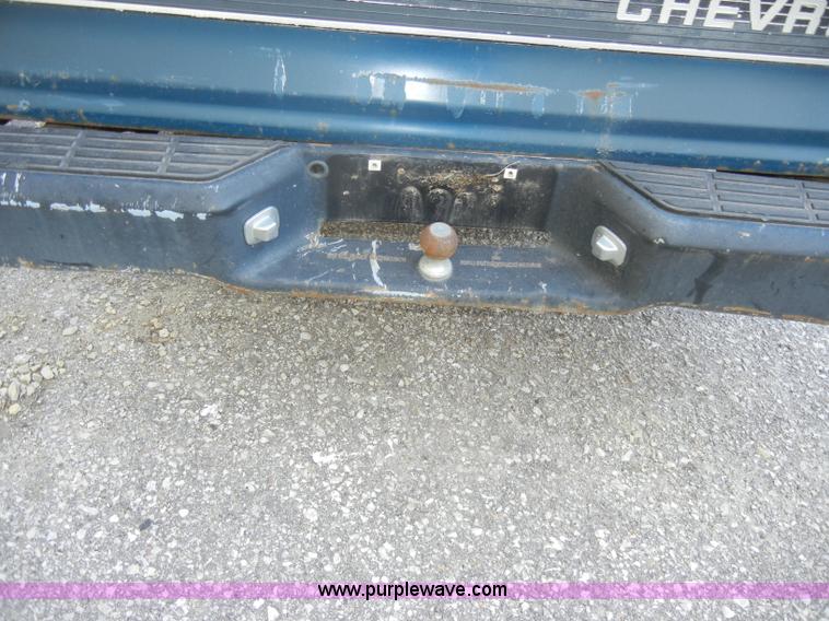 image for item A3498 1992 Chevrolet S10 pickup truck