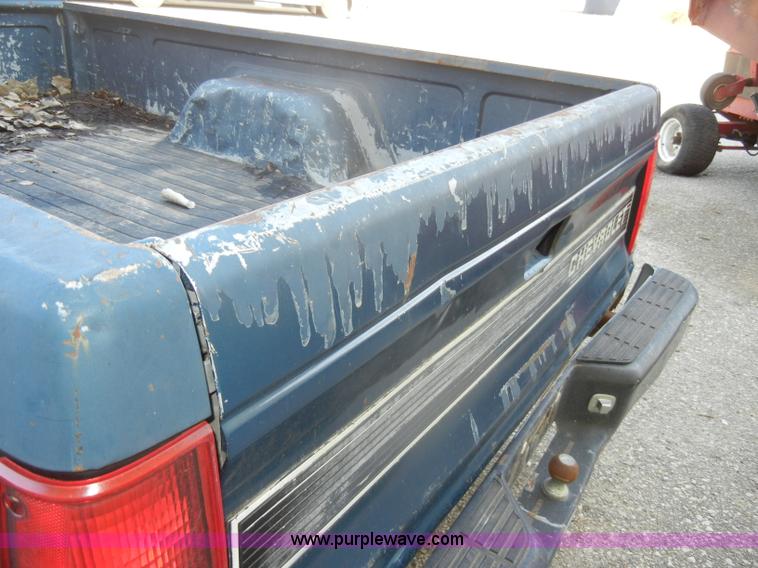 image for item A3498 1992 Chevrolet S10 pickup truck