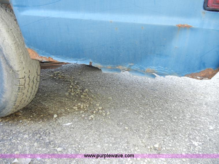 image for item A3498 1992 Chevrolet S10 pickup truck